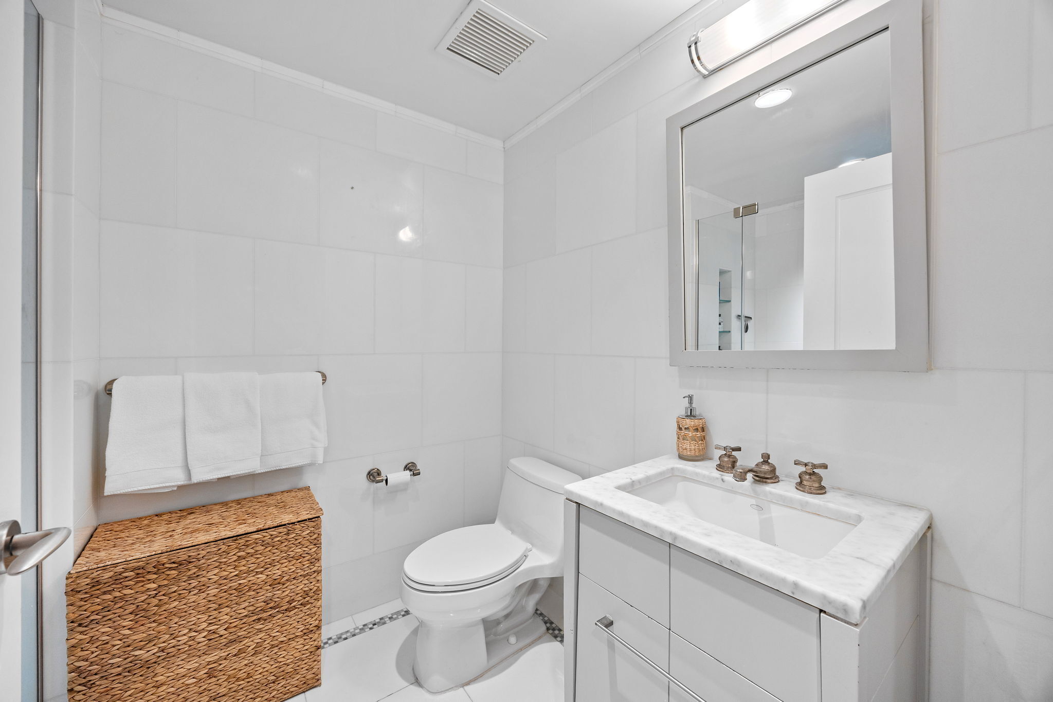 140 E 63rd Street 5DG