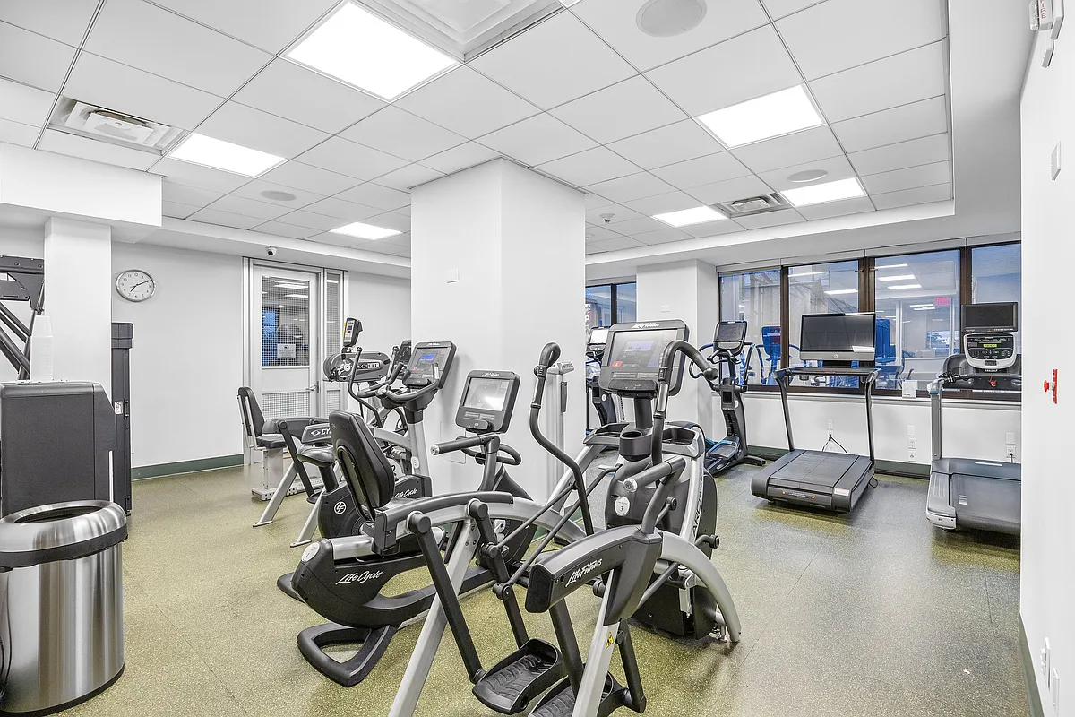 422 E 72nd Street 37AD