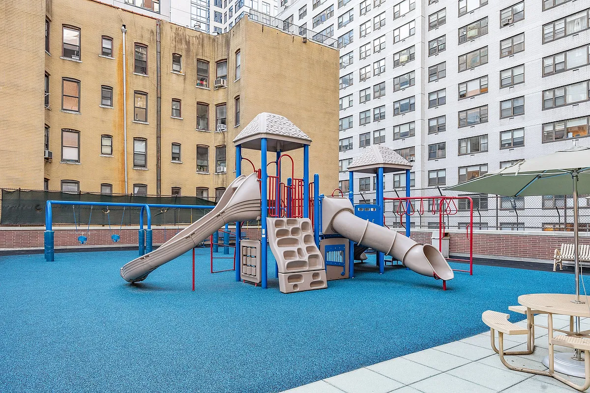 422 E 72nd Street 37AD