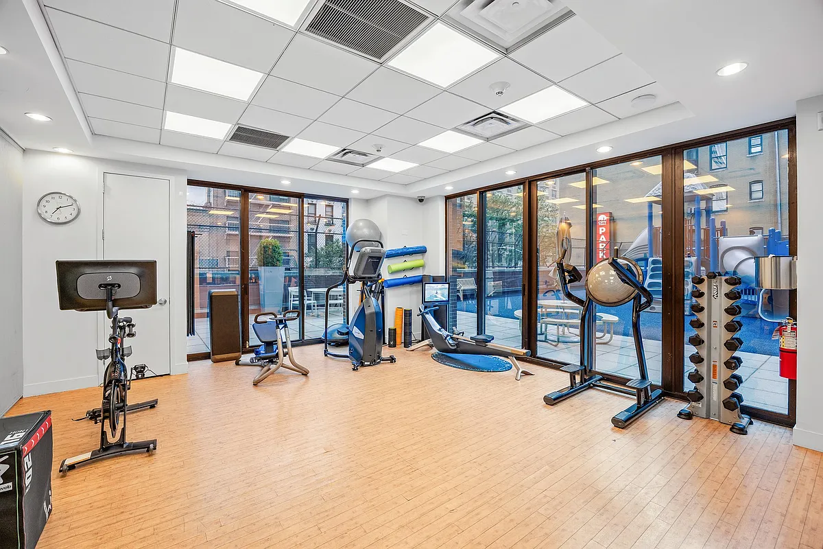 422 E 72nd Street 37AD