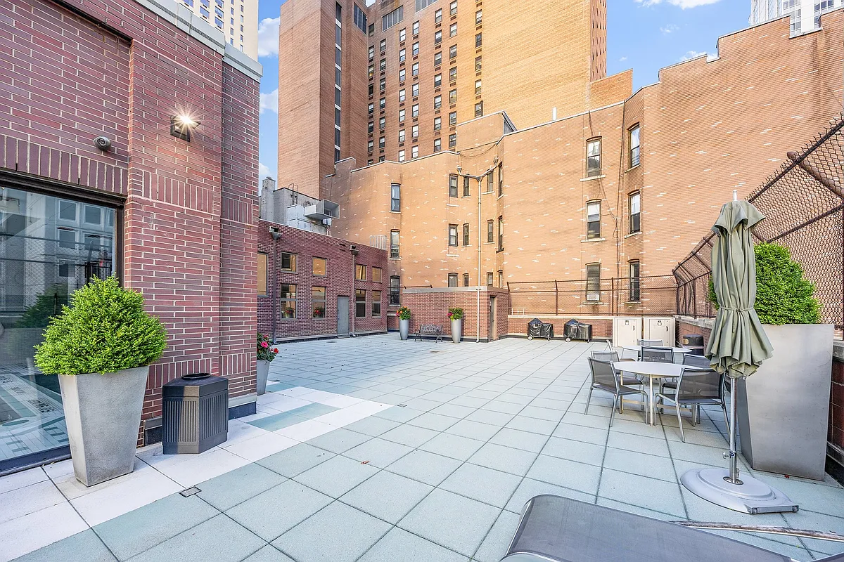 422 E 72nd Street 37AD