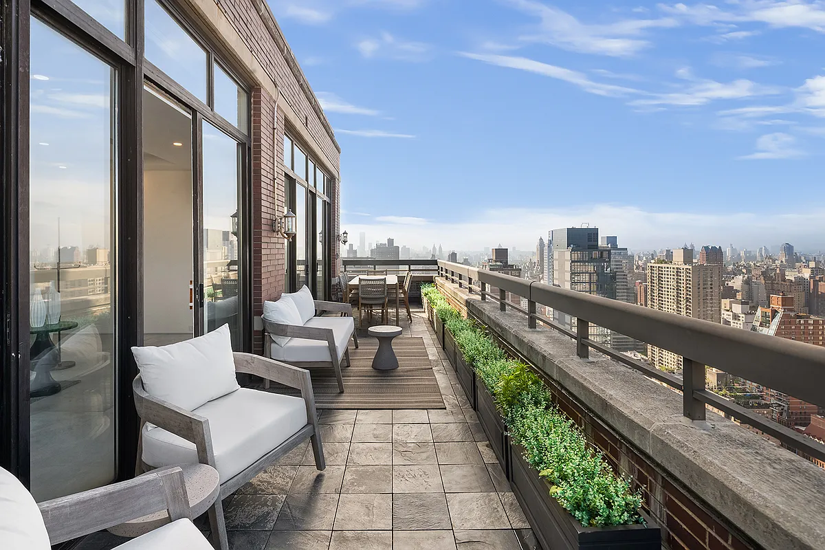 422 E 72nd Street 37AD