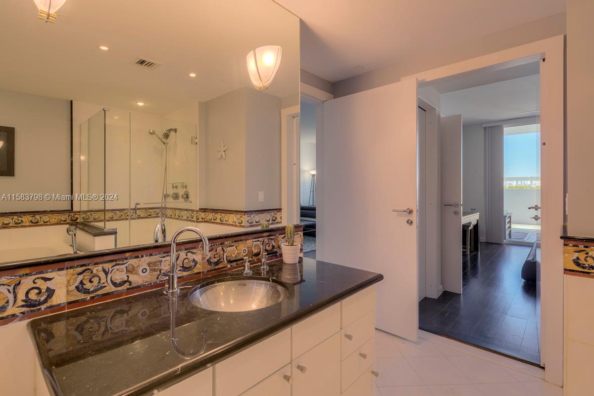 520 West Ave #503