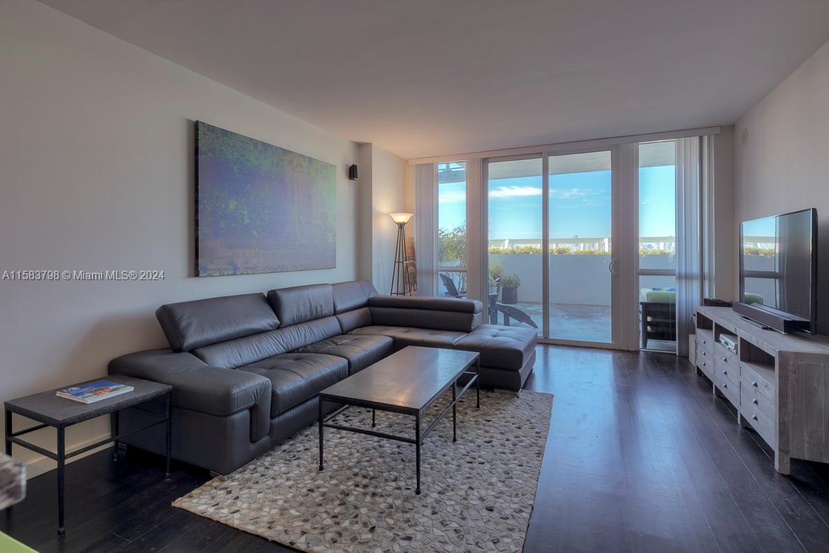 520 West Ave #503