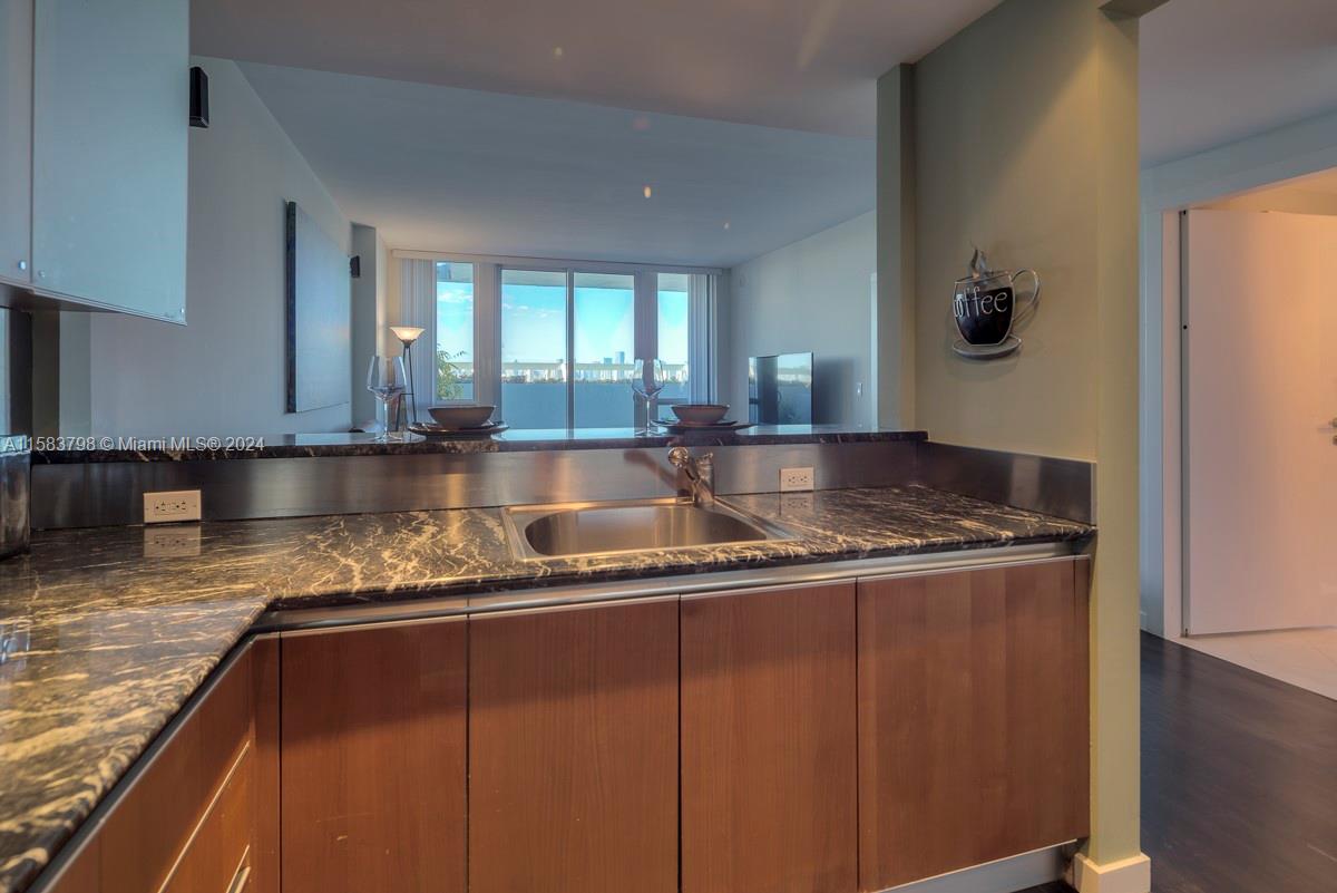 520 West Ave #503
