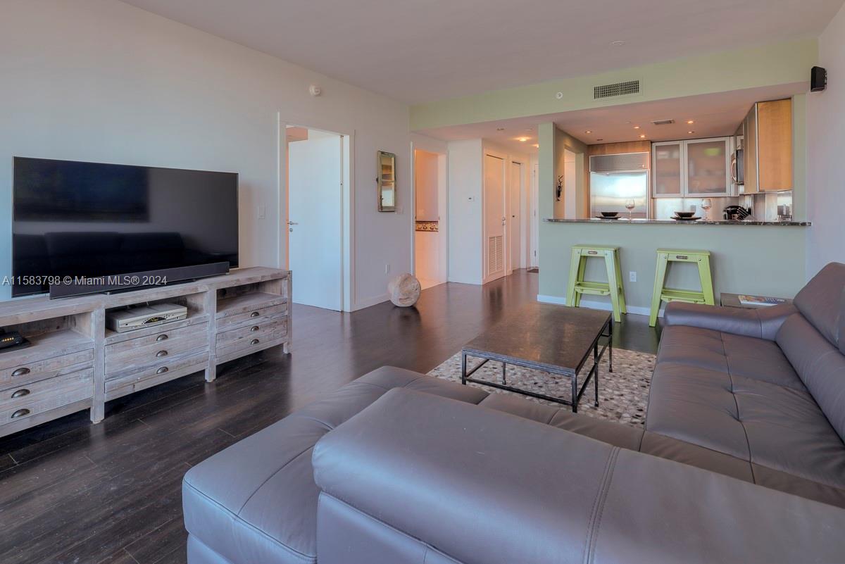 520 West Ave #503