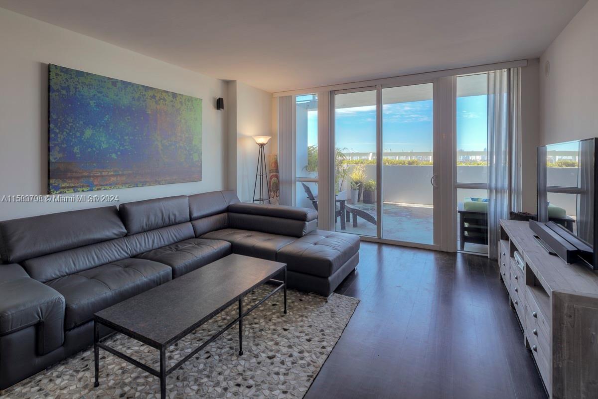 520 West Ave #503
