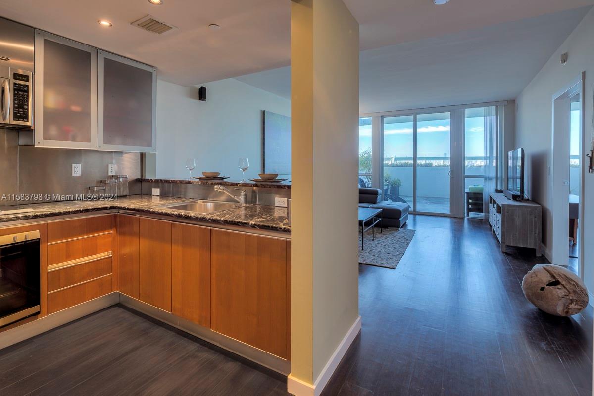 520 West Ave #503