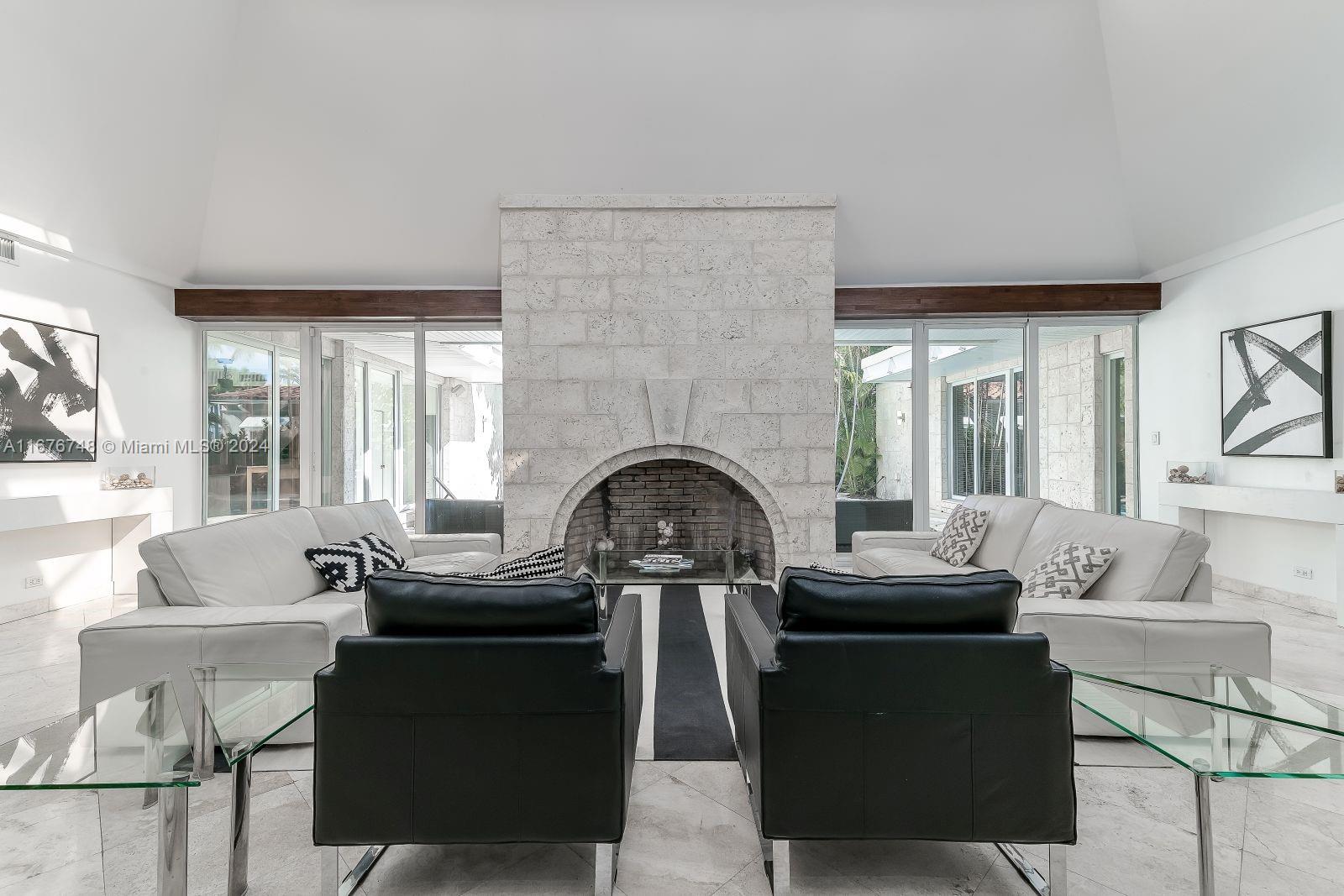 111 S Hibiscus Dr