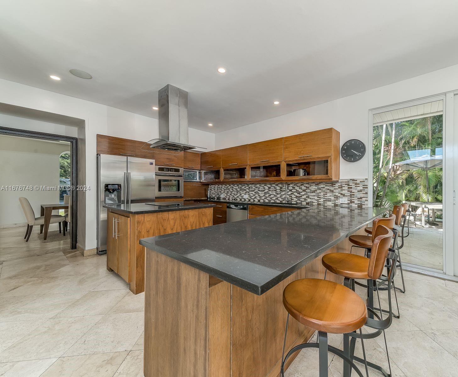 111 S Hibiscus Dr
