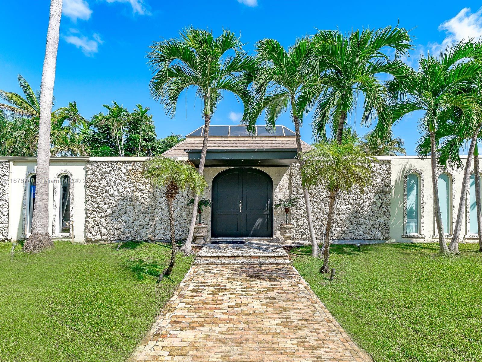 111 S Hibiscus Dr