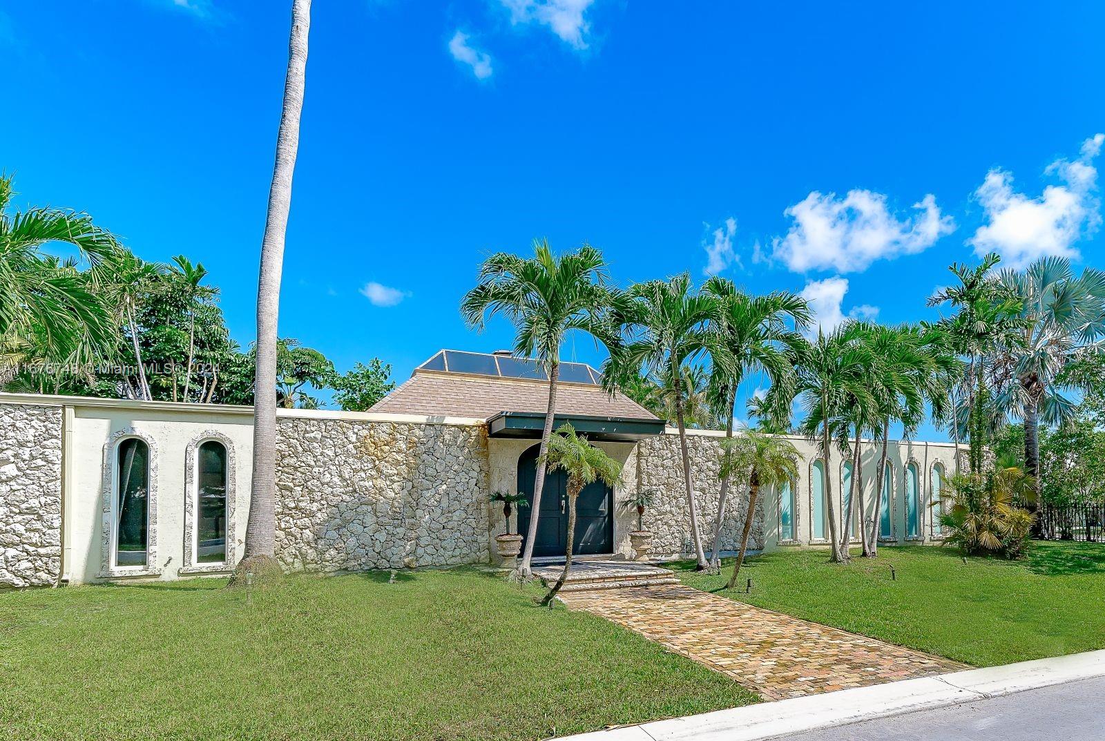 111 S Hibiscus Dr