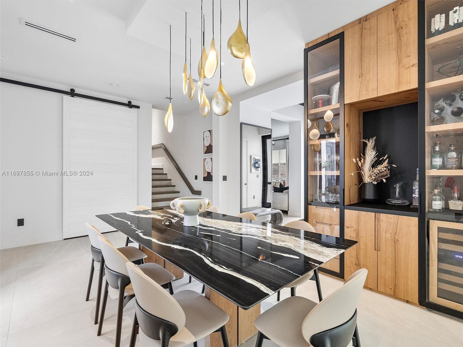 215 Zoe Way #215