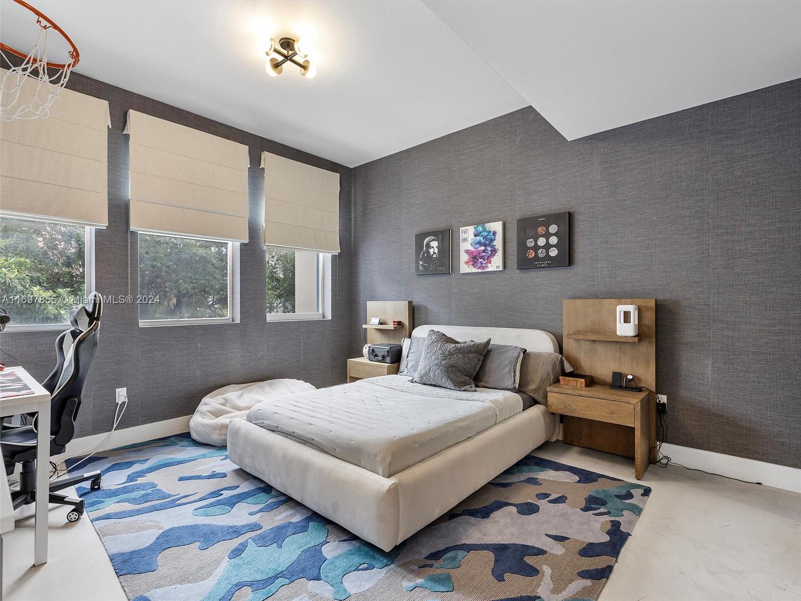 215 Zoe Way #215