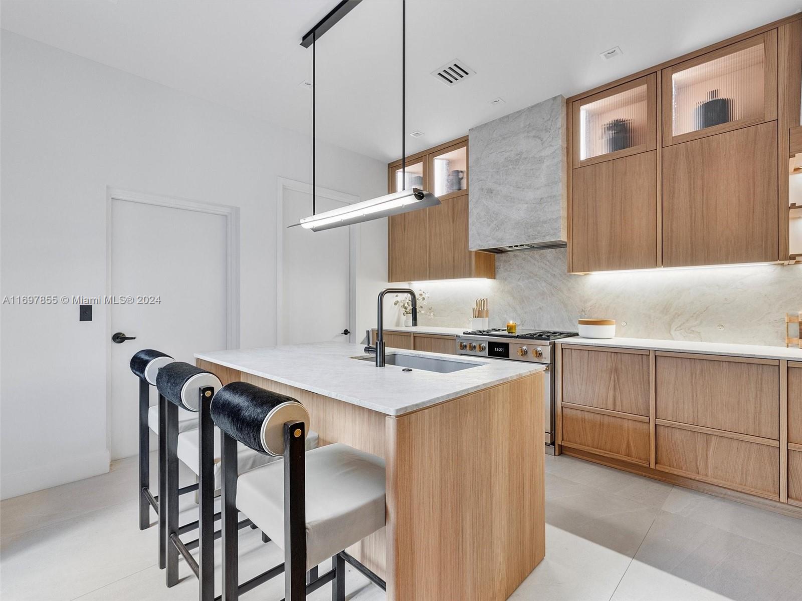215 Zoe Way #215