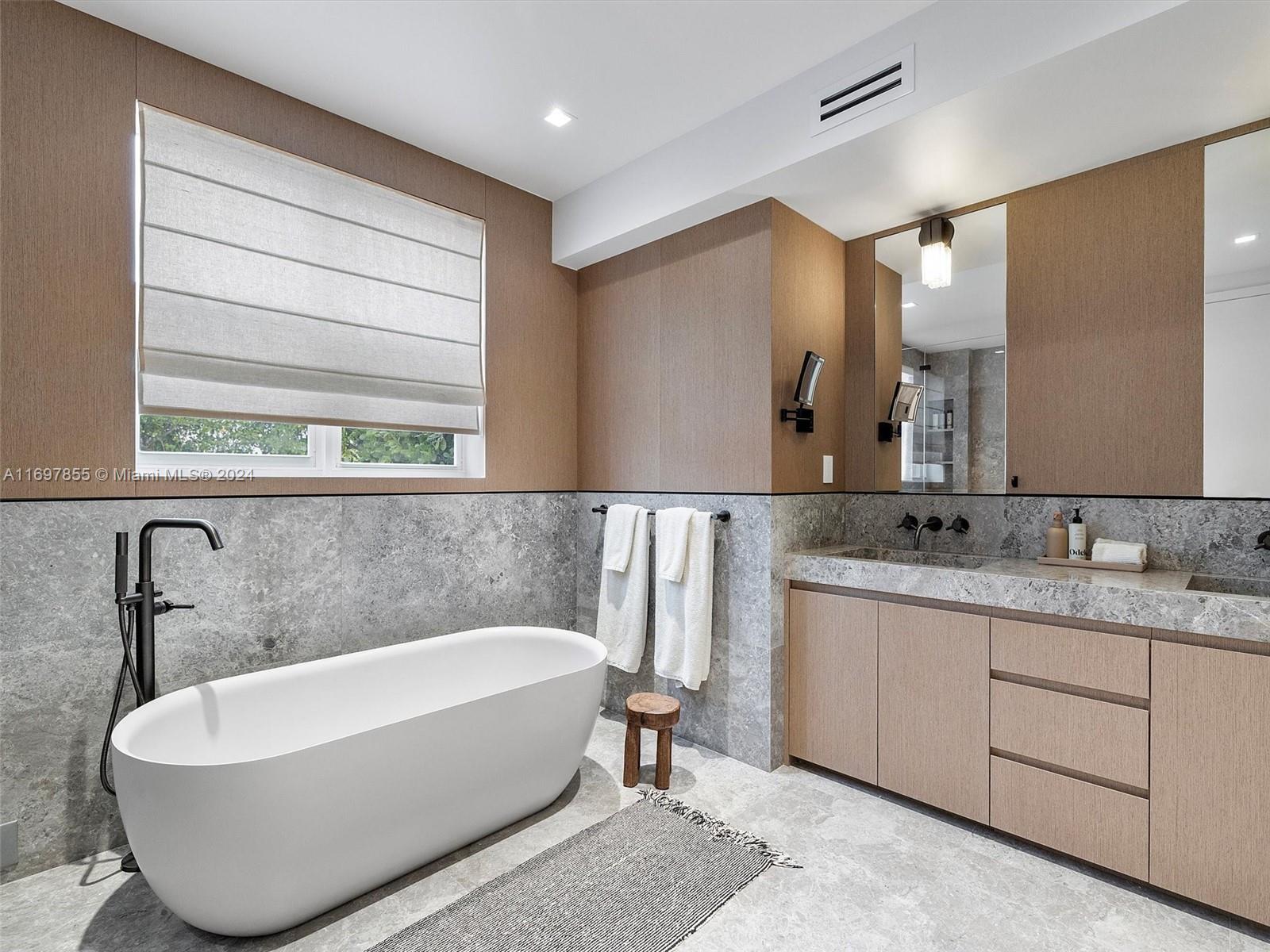 215 Zoe Way #215