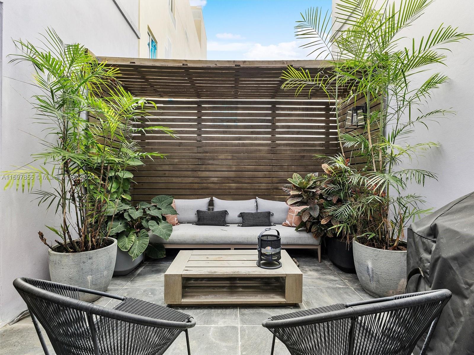 215 Zoe Way #215