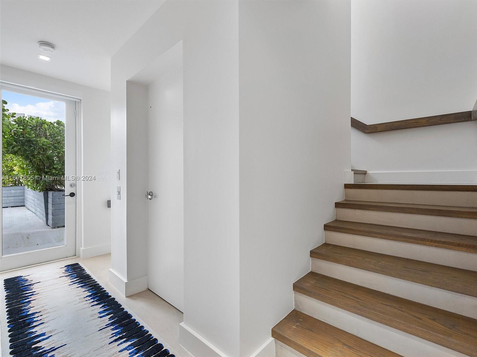 215 Zoe Way #215