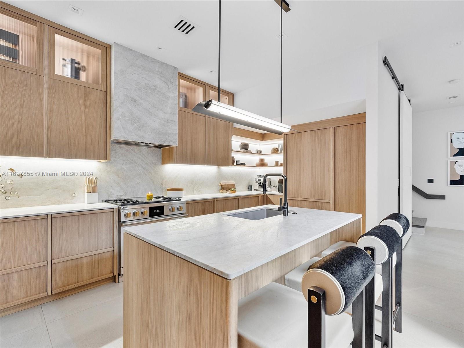 215 Zoe Way #215