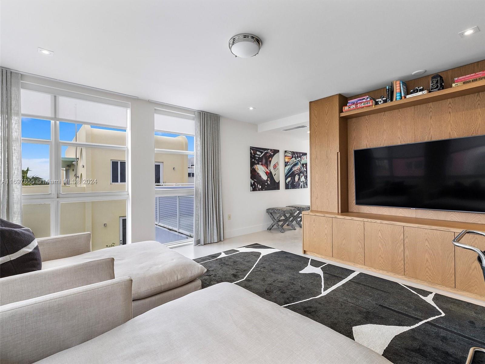 215 Zoe Way #215