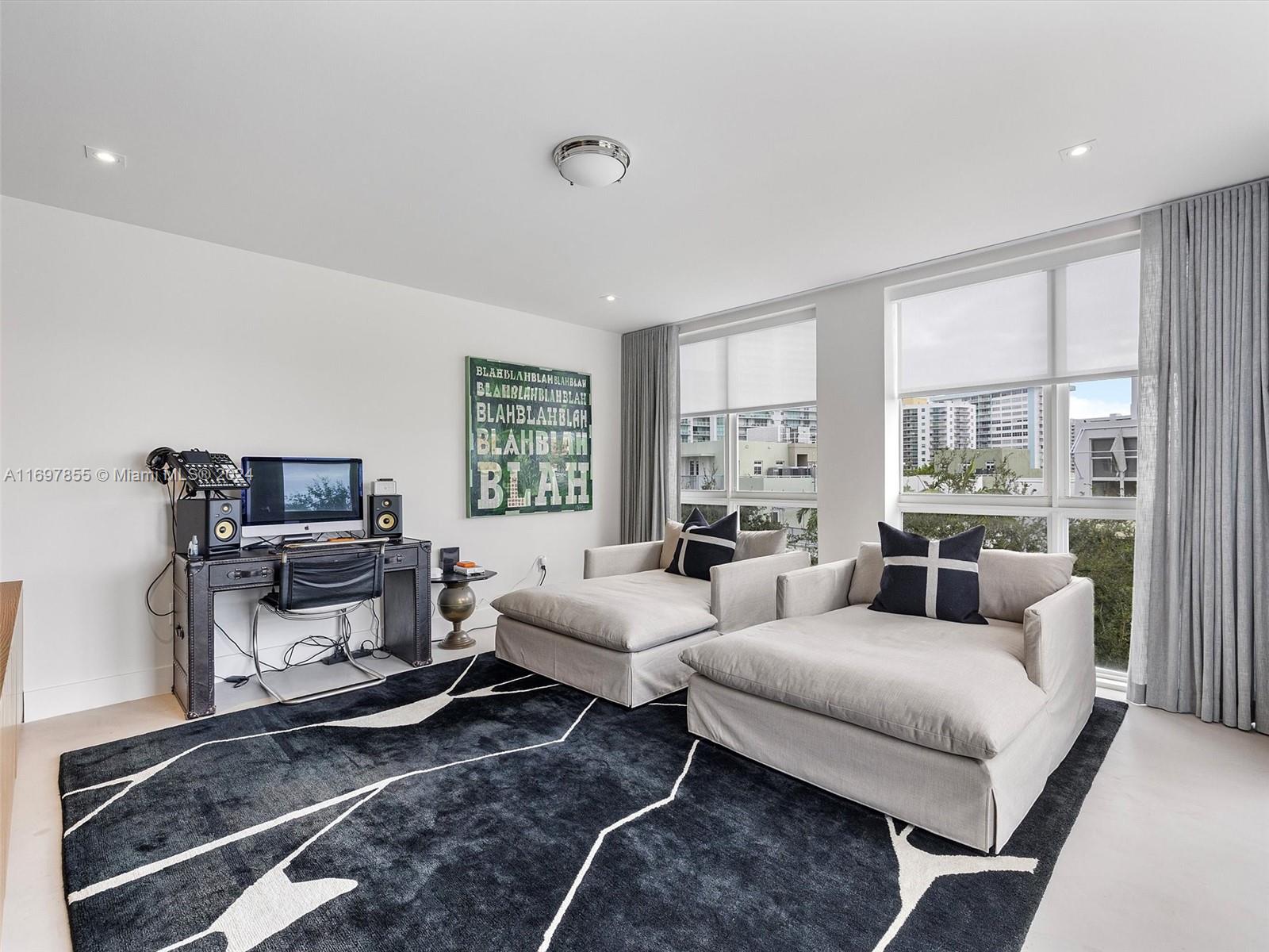 215 Zoe Way #215