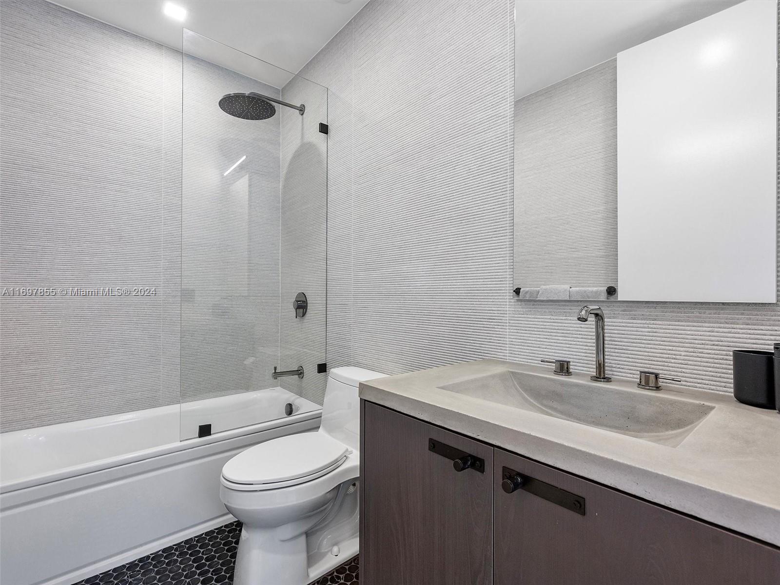 215 Zoe Way #215