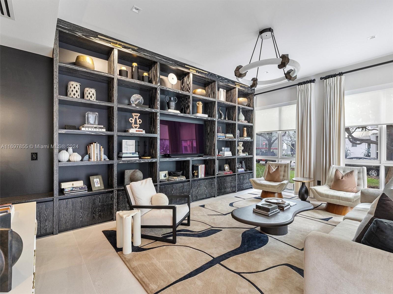 215 Zoe Way #215