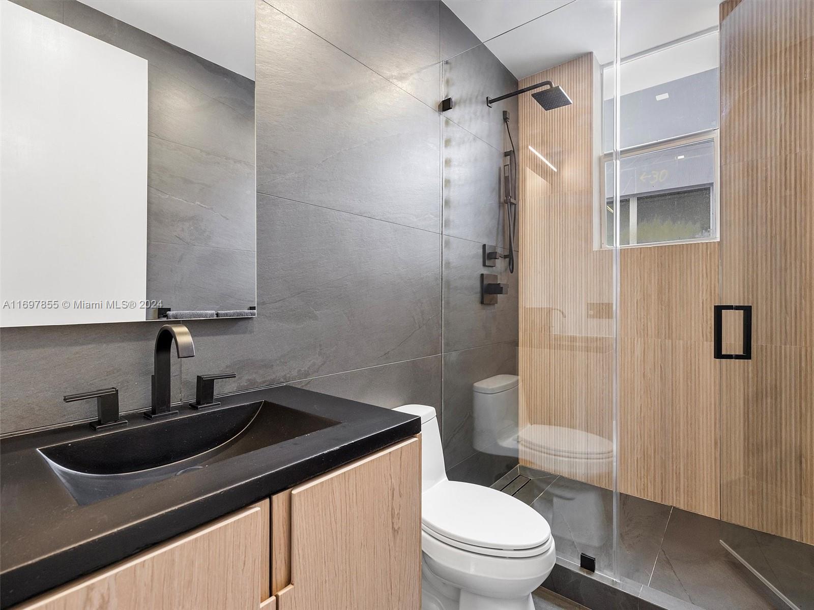 215 Zoe Way #215