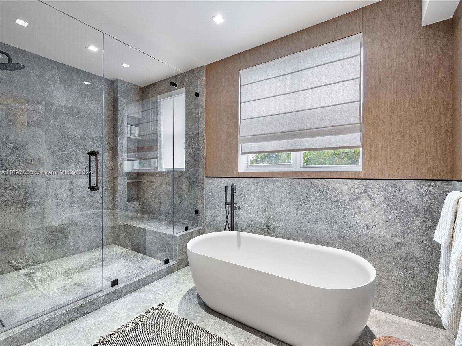 215 Zoe Way #215