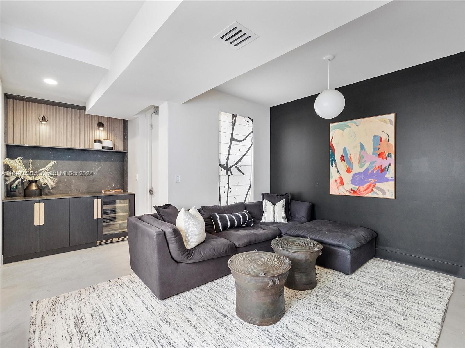 215 Zoe Way #215