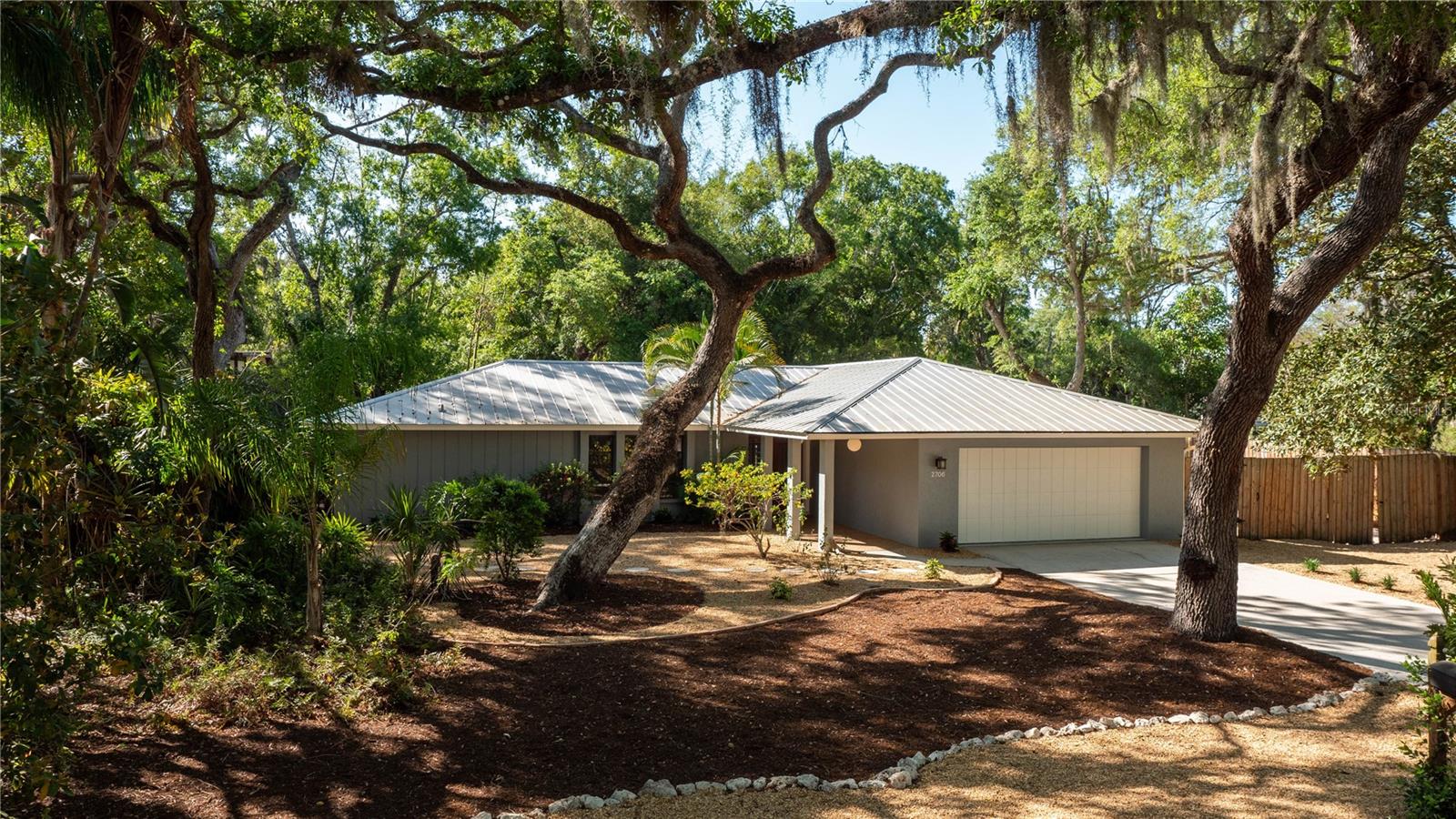 2706 GREENDALE DR