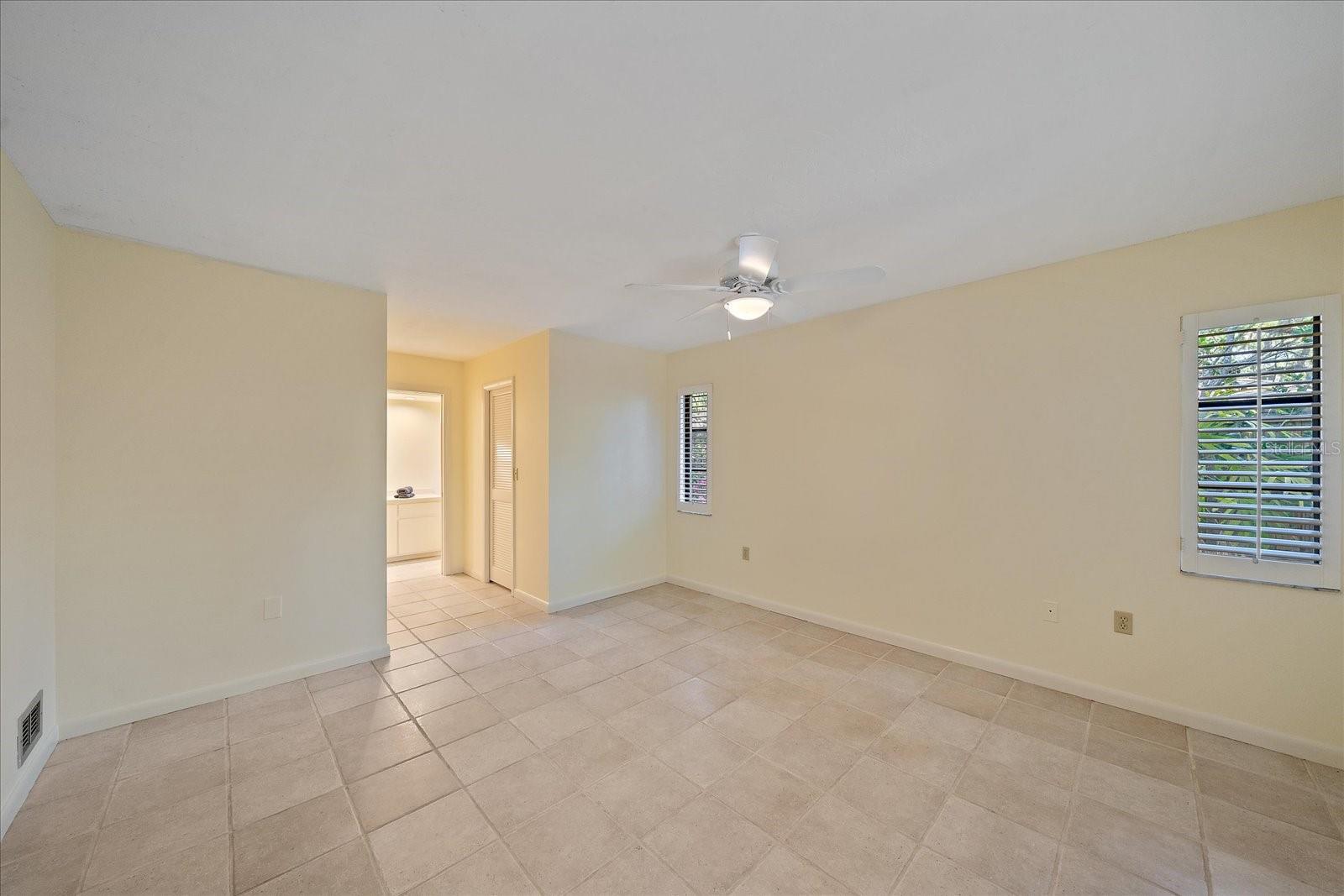 2706 GREENDALE DR