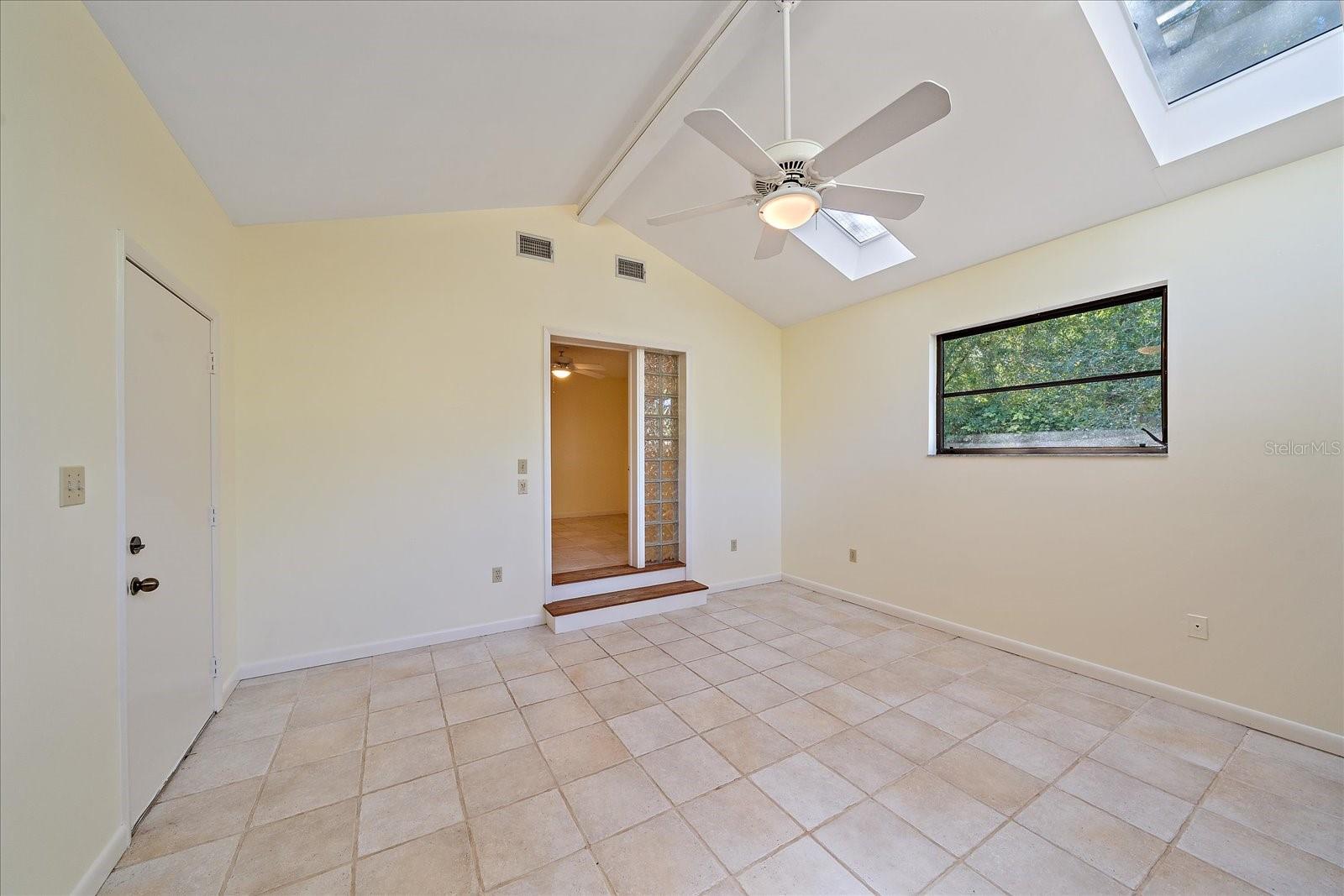 2706 GREENDALE DR