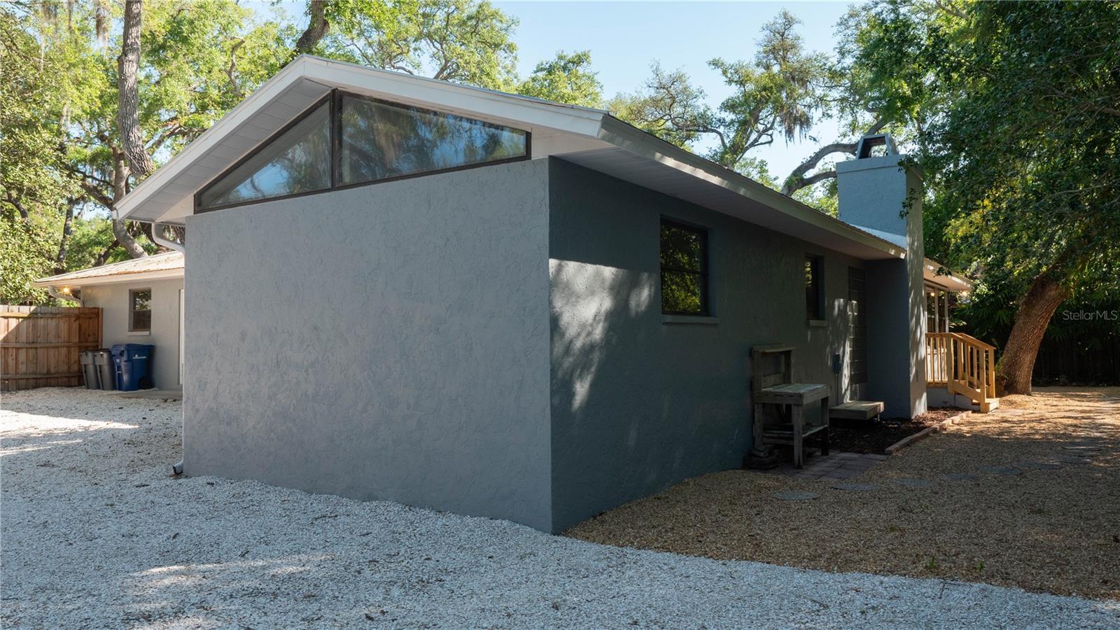 2706 GREENDALE DR