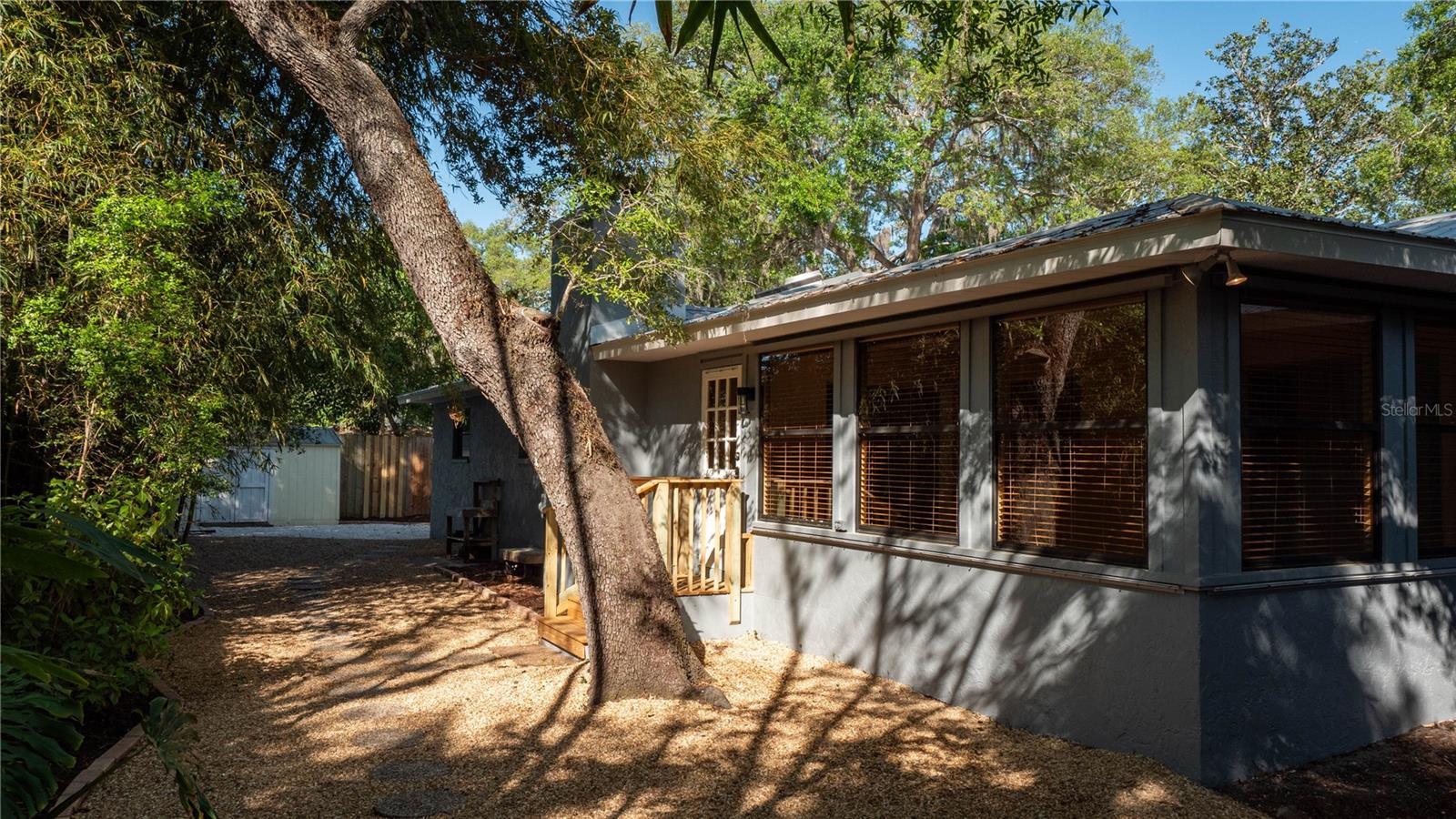 2706 GREENDALE DR