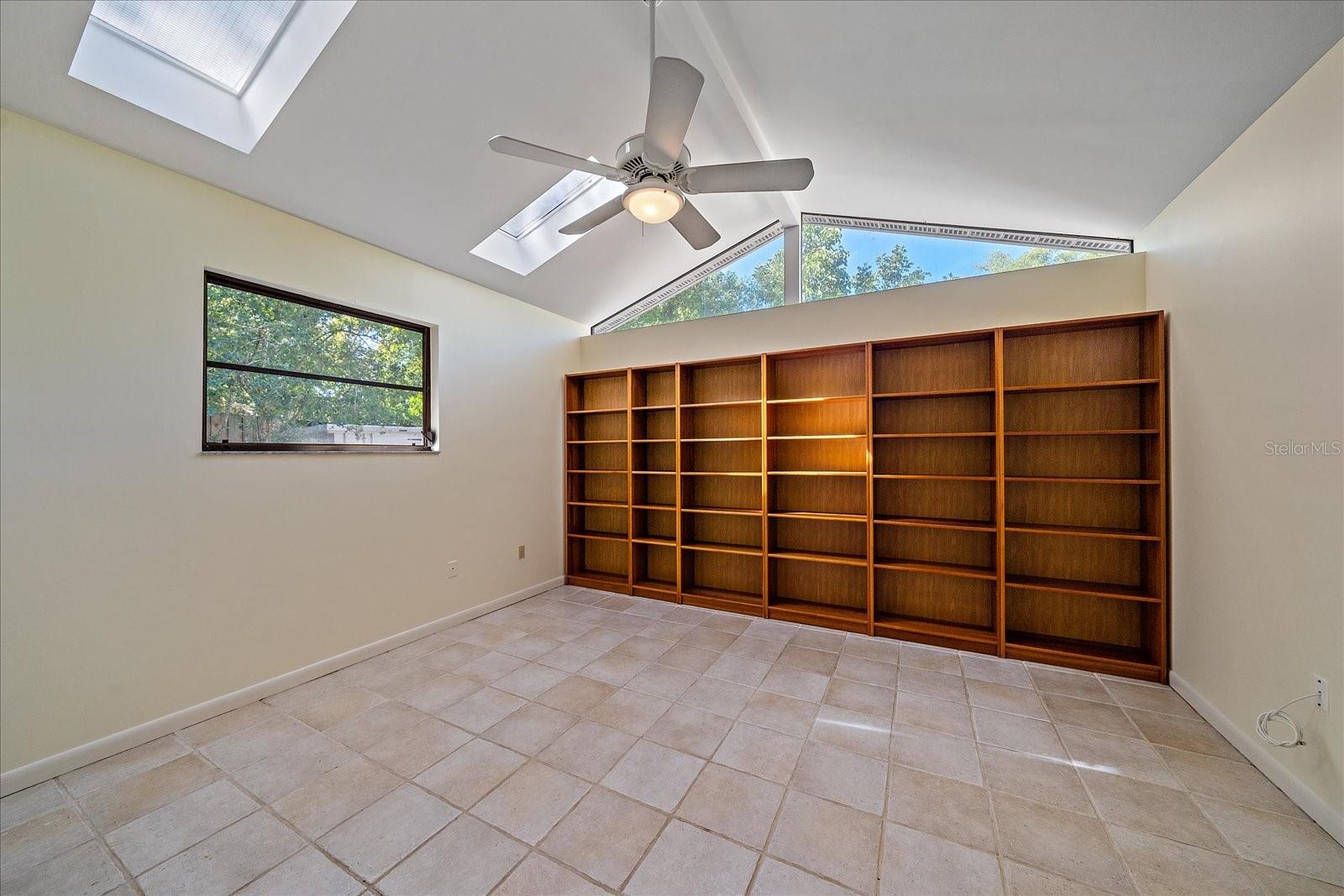 2706 GREENDALE DR