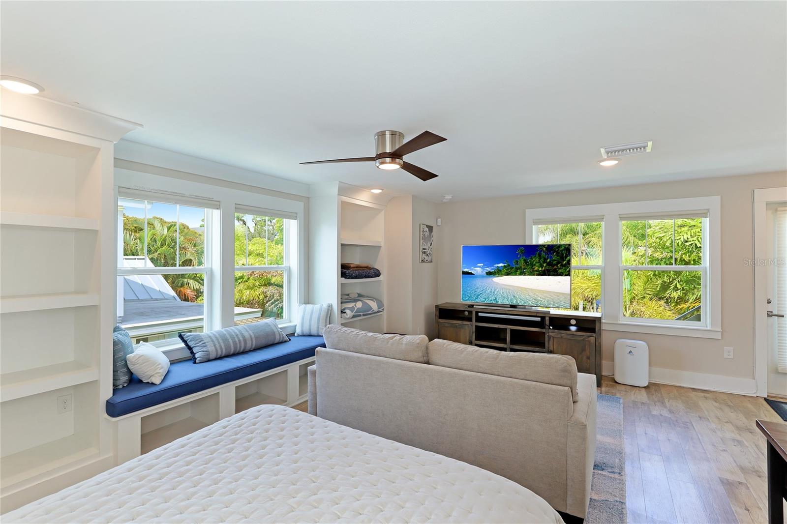 505 S OSPREY AVE