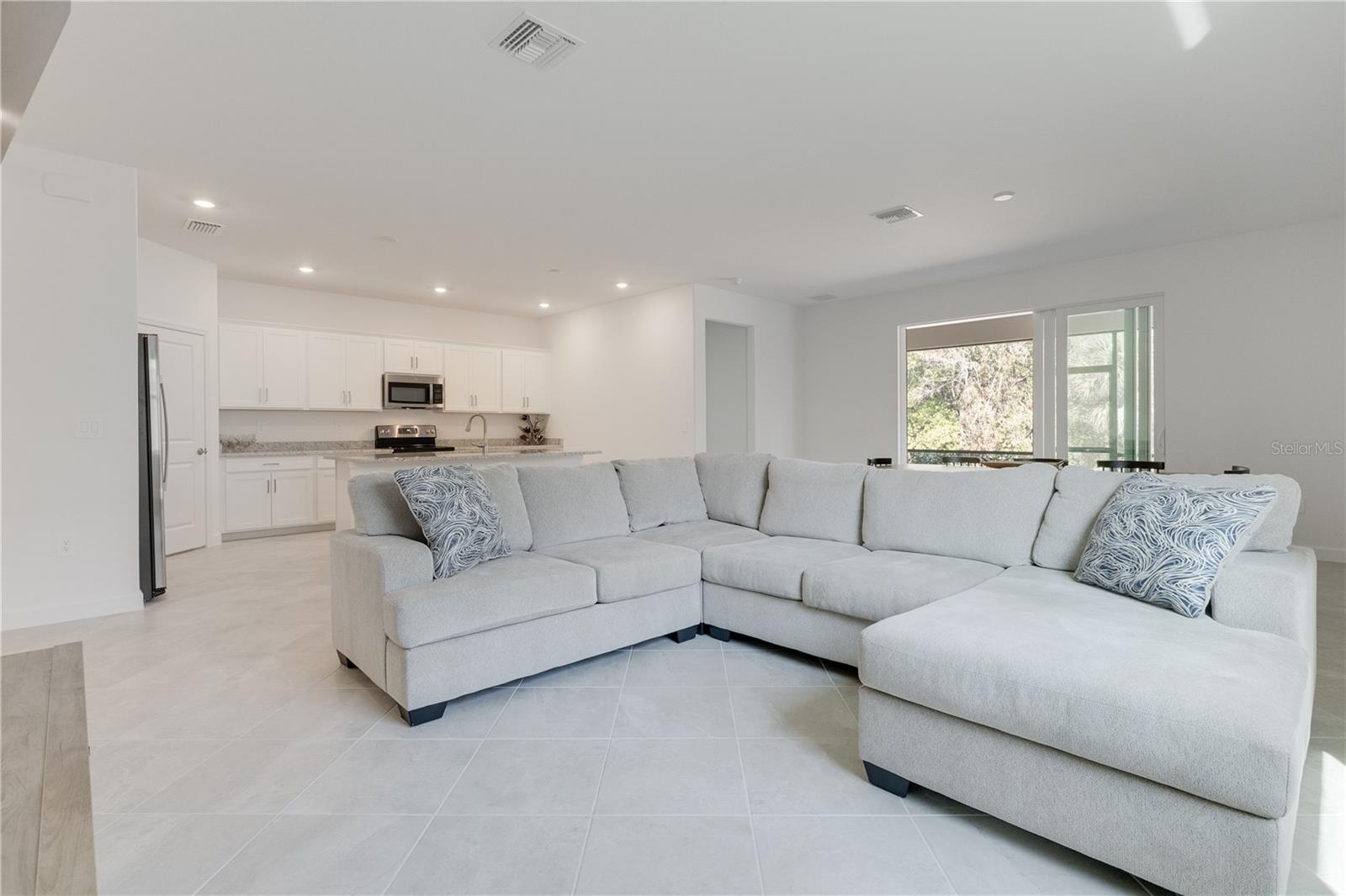 3160 WESTON MANOR DR