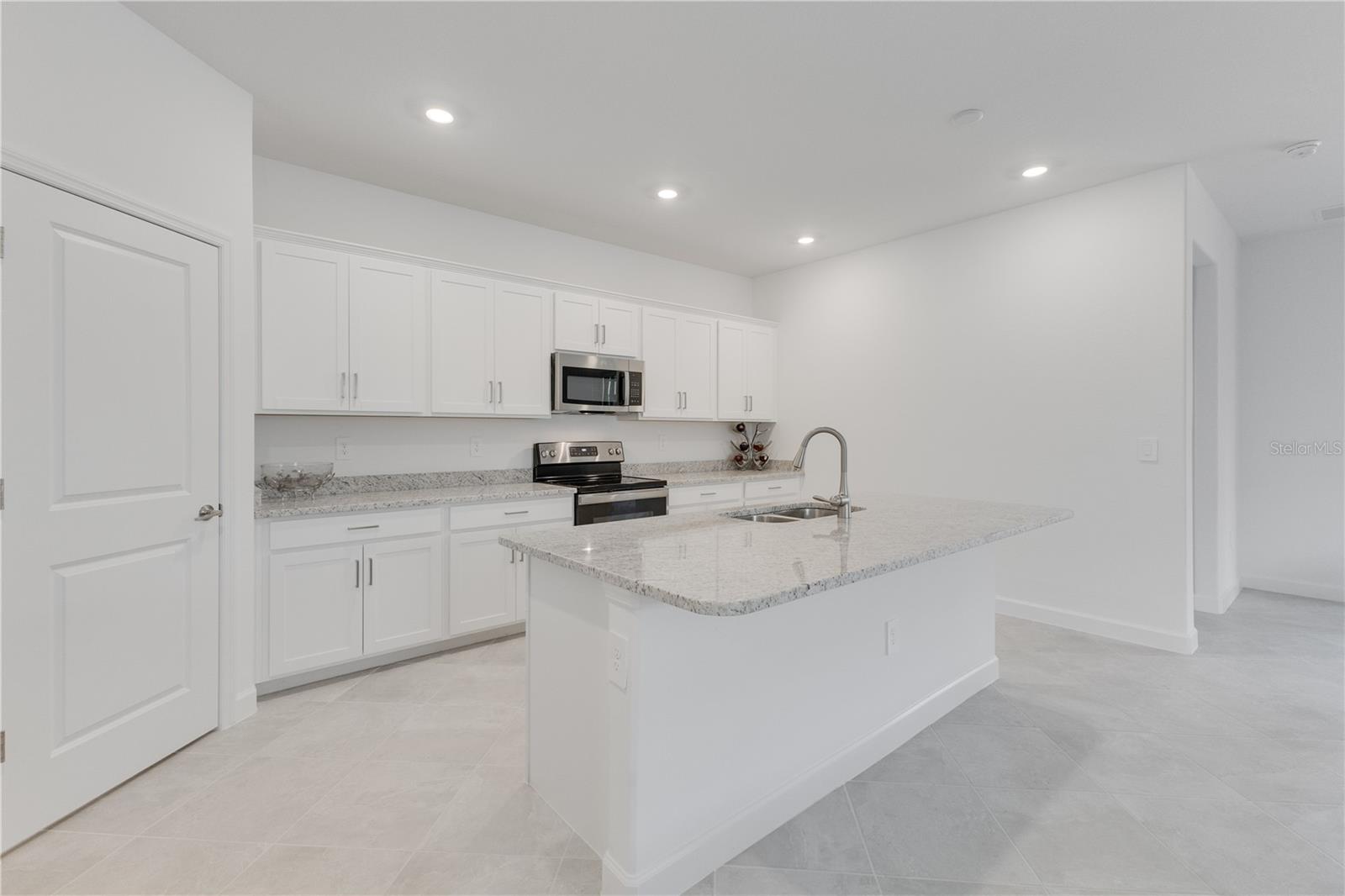 3160 WESTON MANOR DR