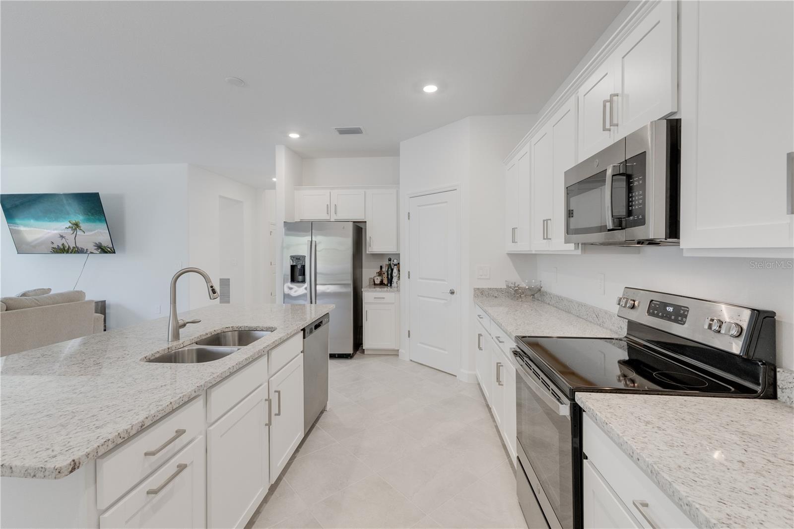 3160 WESTON MANOR DR