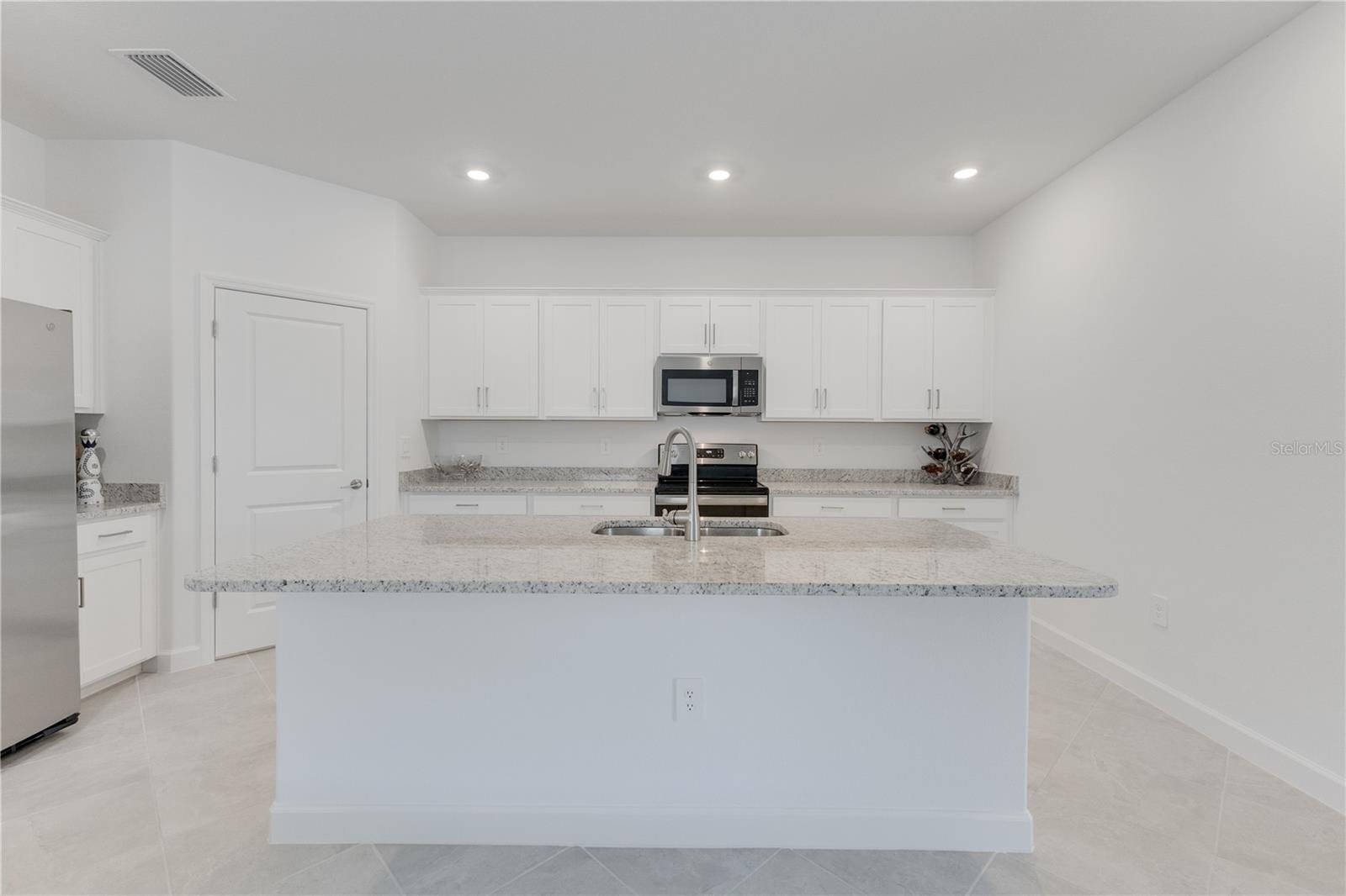 3160 WESTON MANOR DR