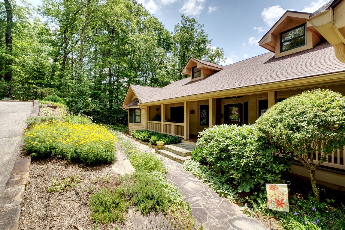 40 Piney Ridge Court