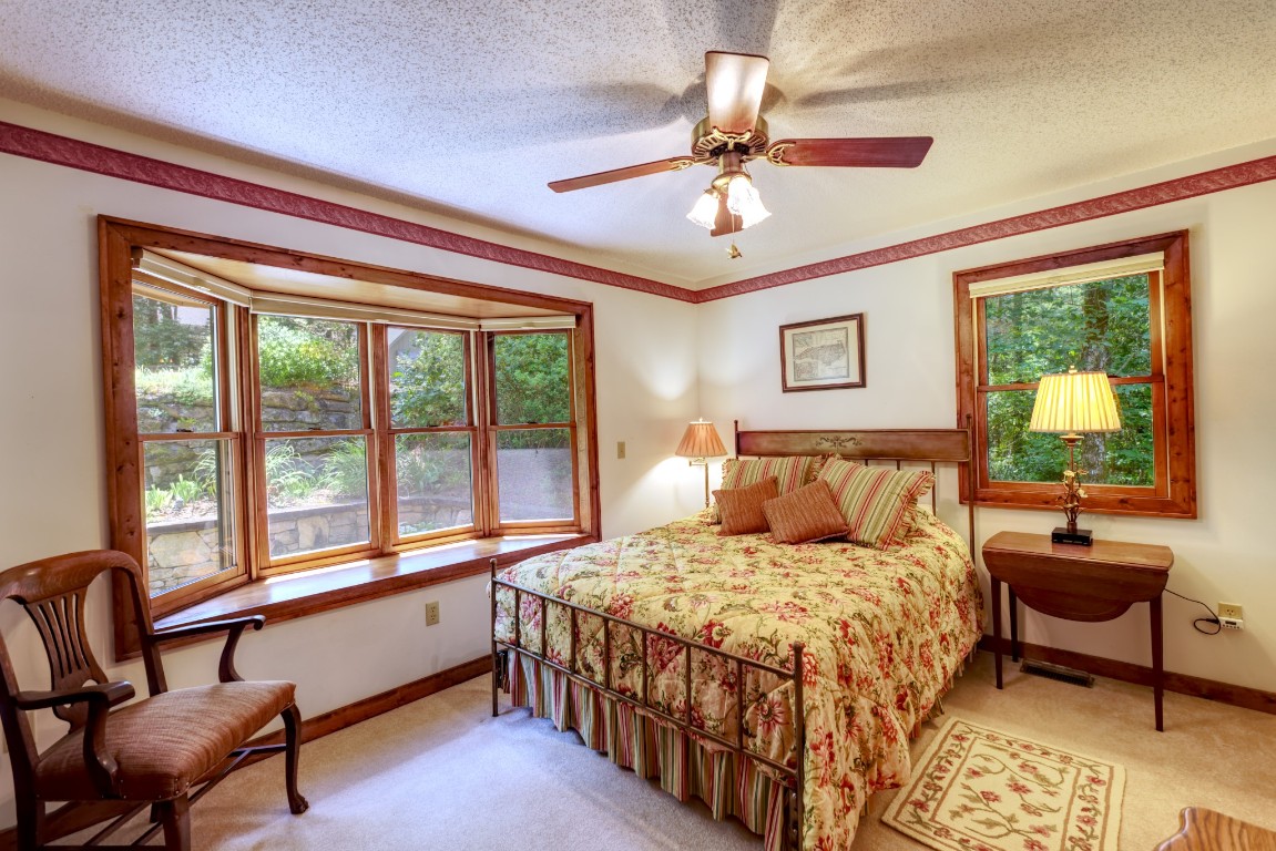 40 Piney Ridge Court