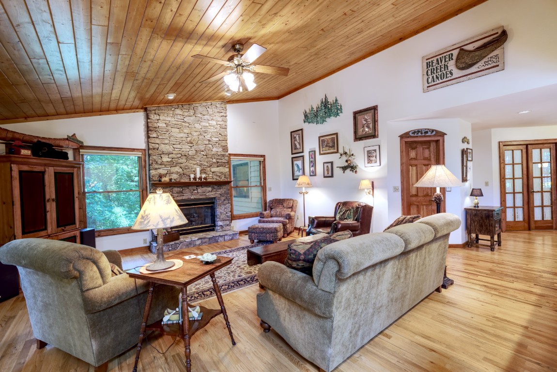 40 Piney Ridge Court