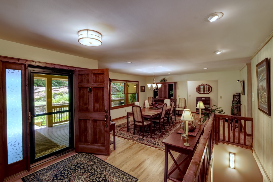40 Piney Ridge Court