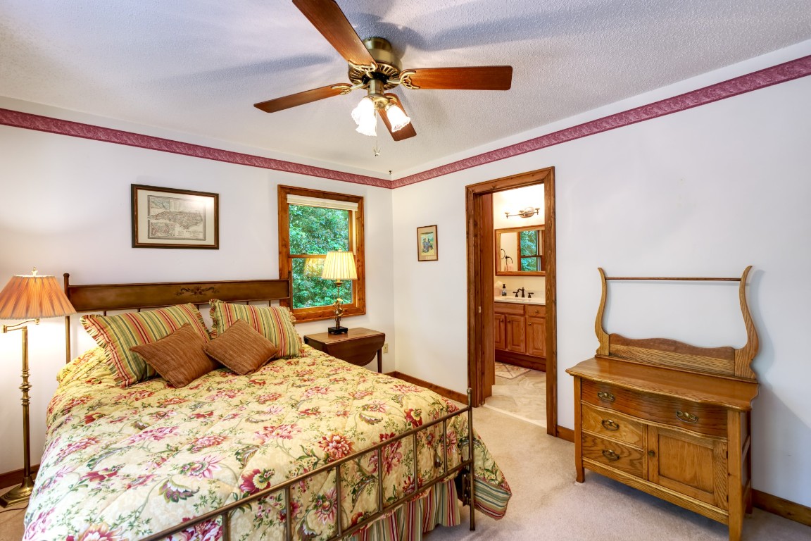 40 Piney Ridge Court