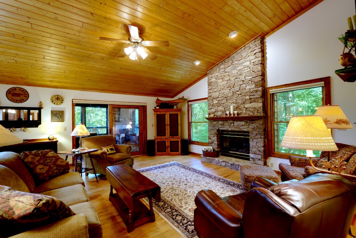 40 Piney Ridge Court