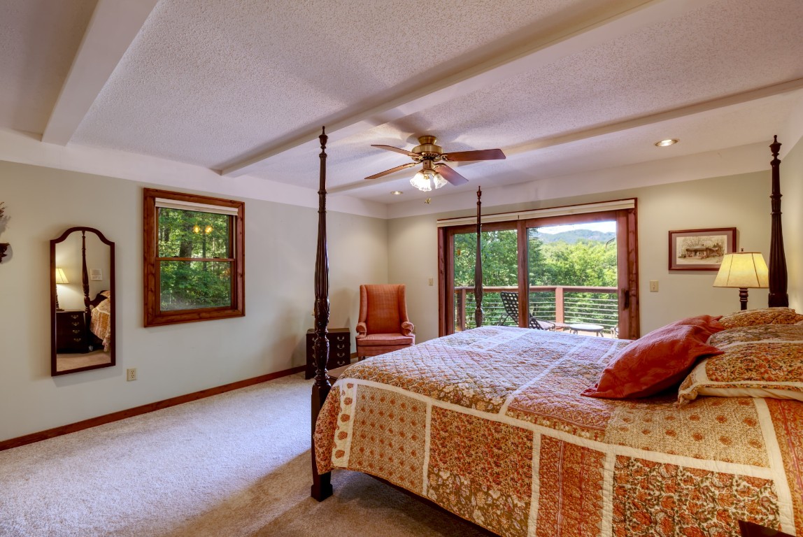 40 Piney Ridge Court