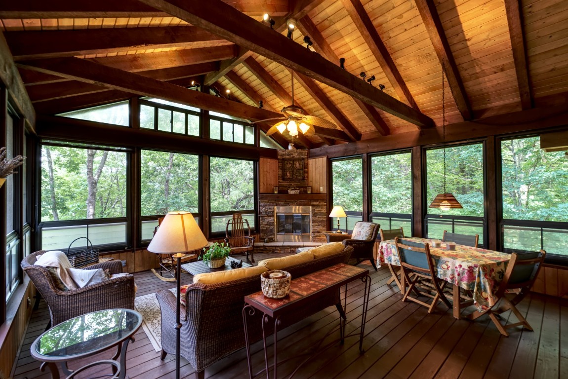 40 Piney Ridge Court