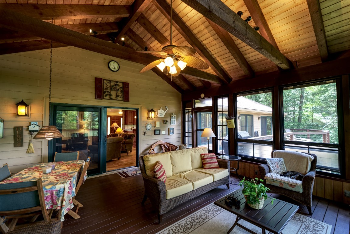 40 Piney Ridge Court